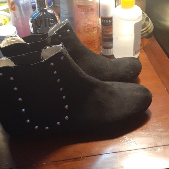 Boots - Picture 3 of 3